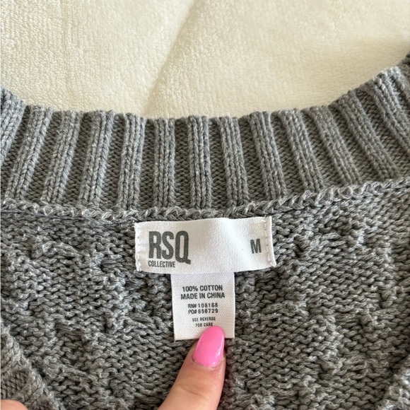 Tilly’s/RSQ Grey Knit Cropped Sweater size M - Picture 2 of 4